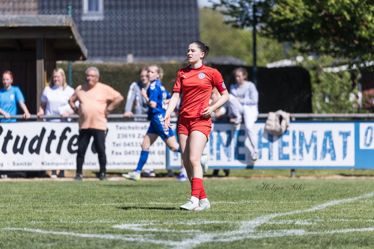 Bild 144 - F TSV Zarpen - Holstein Kiel II : Ergebnis: 2:6
